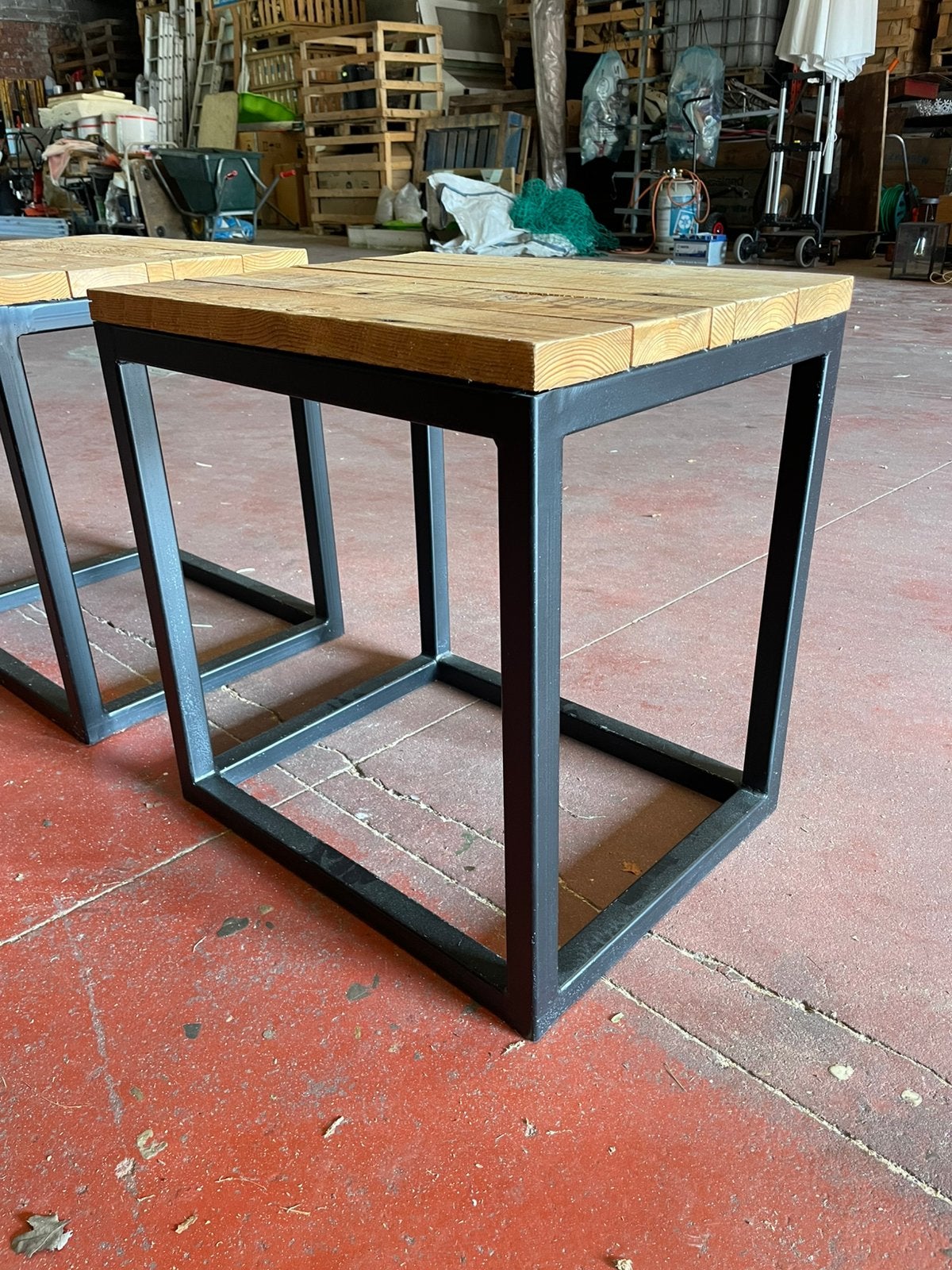 Bijzettafel, nastkastje, sidetafel. 2 stuks, Minder dan 55 cm, Gebruikt, Metaal of Aluminium, Industrieel