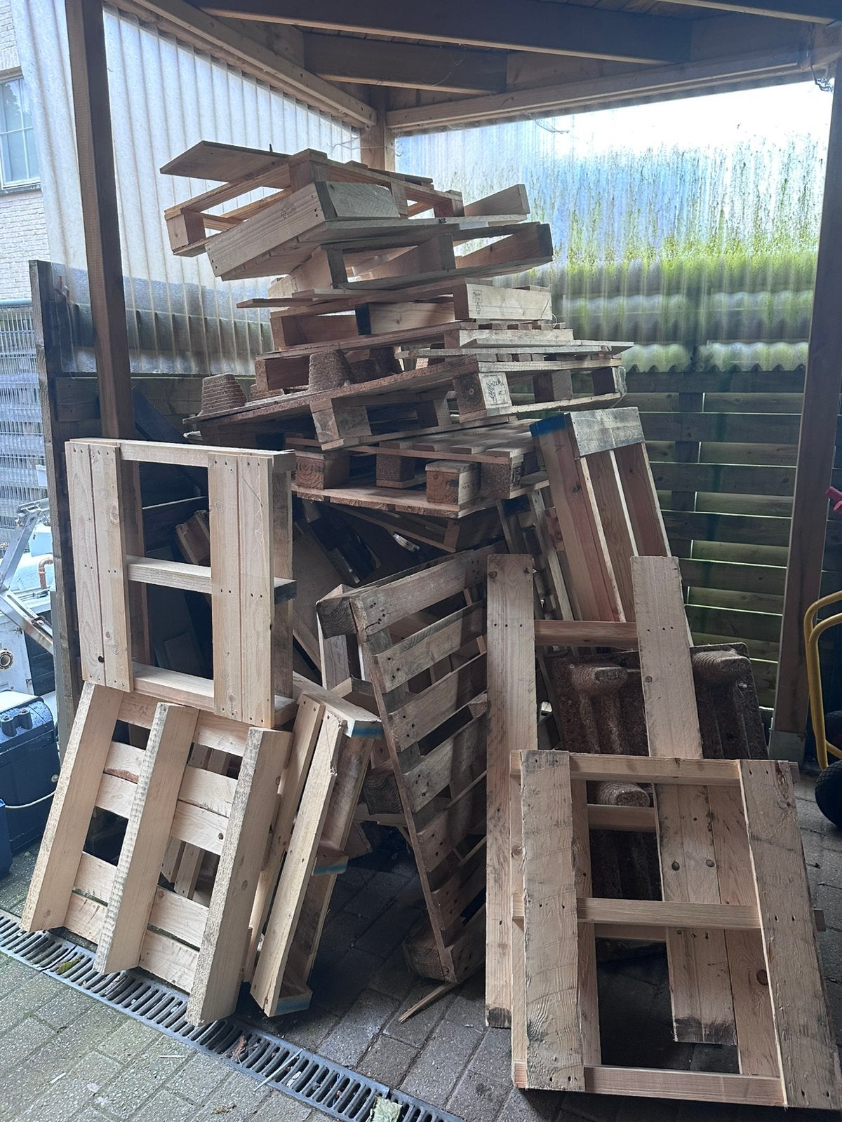 Hout gratis af te halen, Enlèvement, Bûches