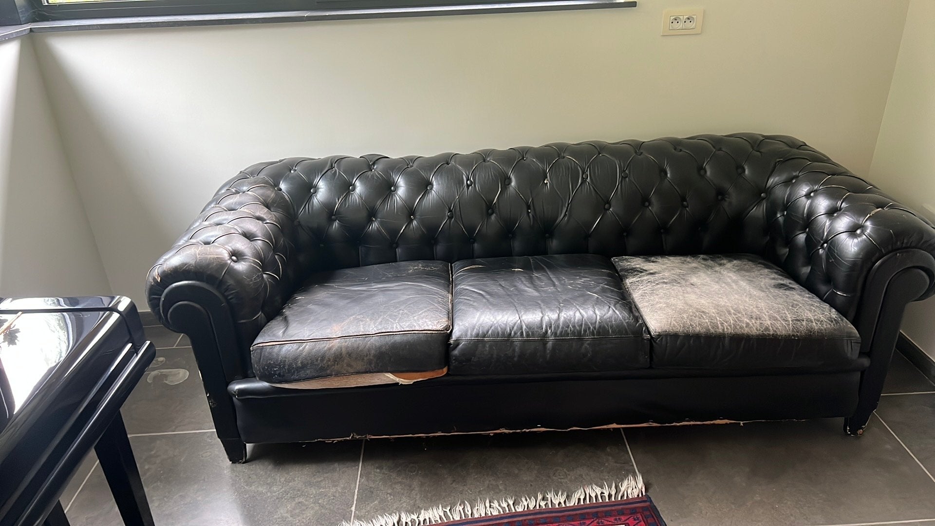Chesterfield - authentiek - te restaureren - zwart, Ophalen