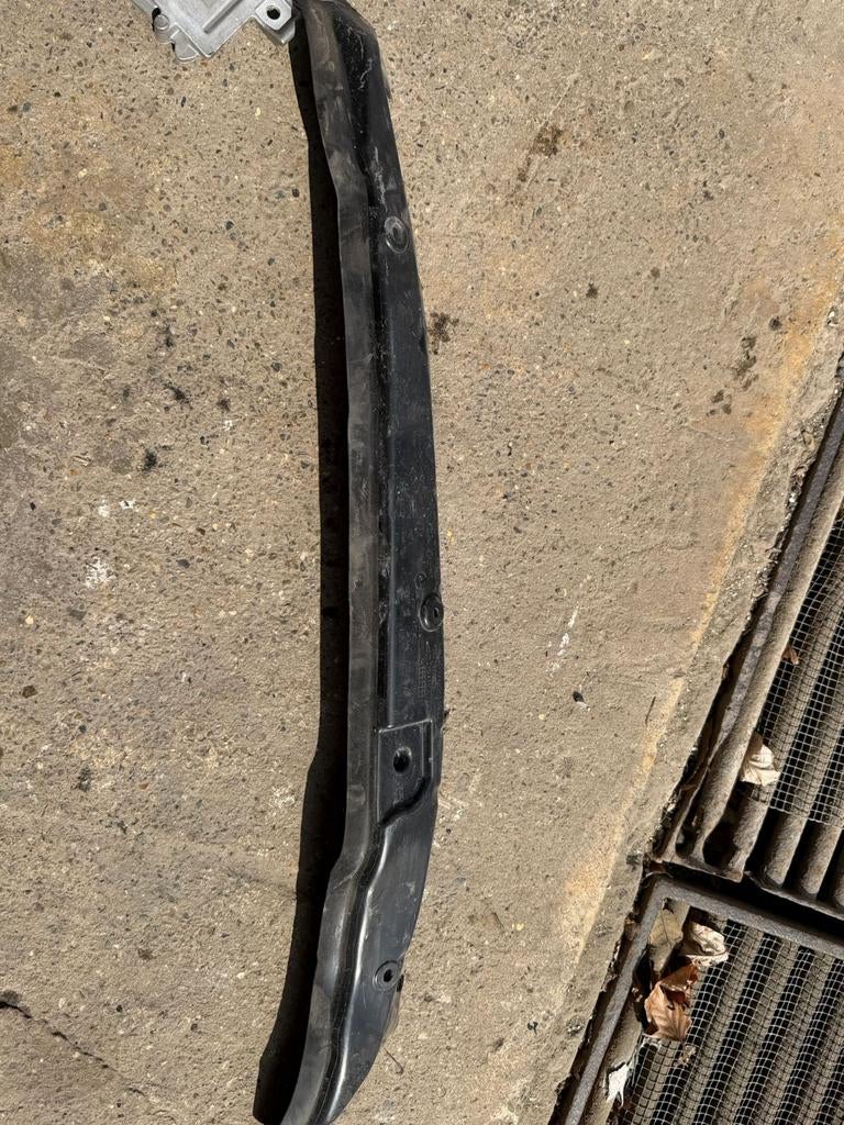 Mercedes-Benz A200D bumper bracket, Ophalen