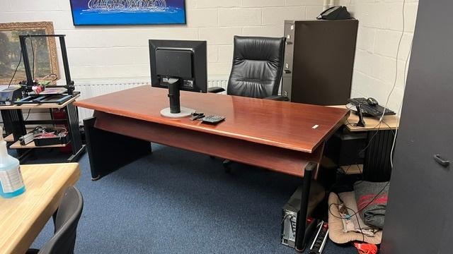 ENSEMBLE DE BUREAU DIRECTEUR, Enlèvement, Utilisé