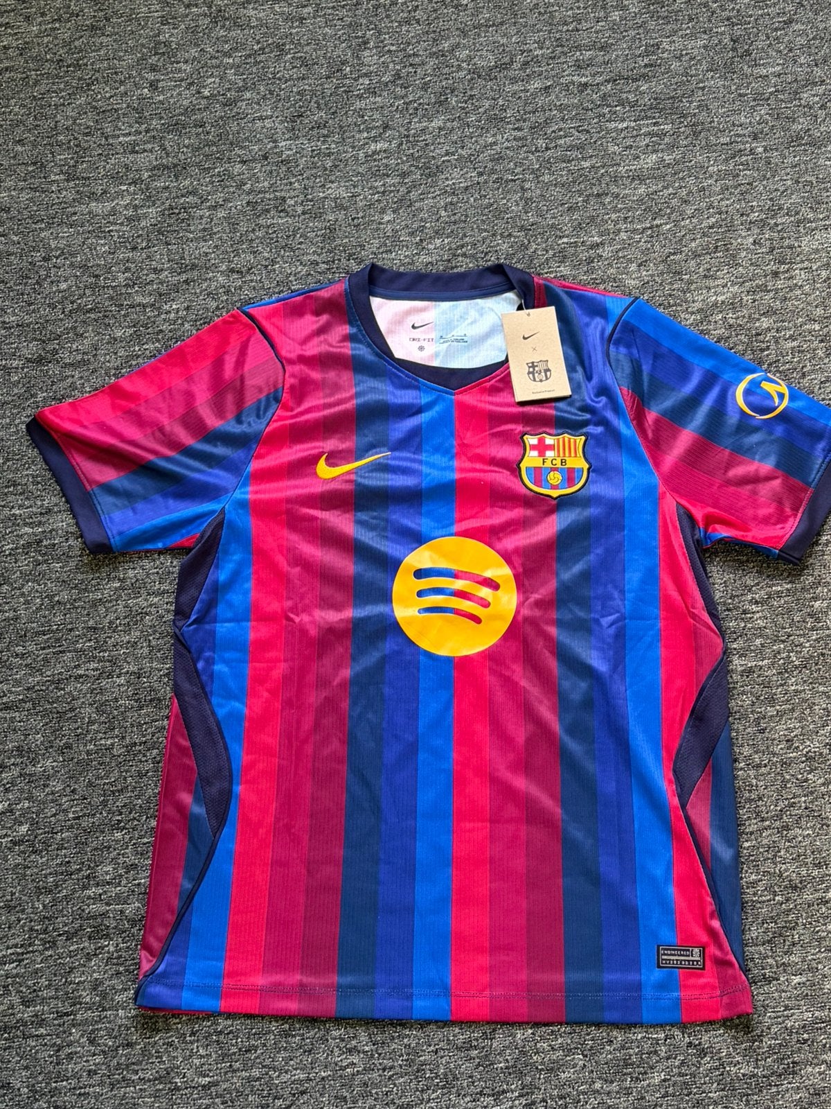 T-shirts du Barcalone et du Real Madrid, Taille M, Enlèvement ou Envoi, Comme neuf, Survêtement