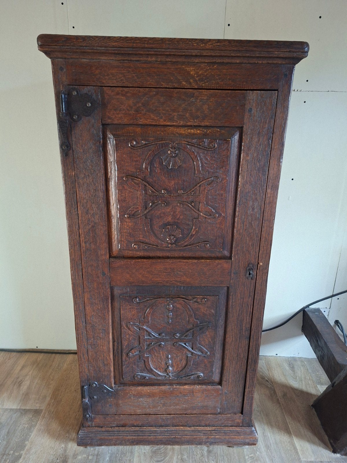 Armoire ancienne puissante, Enlèvement