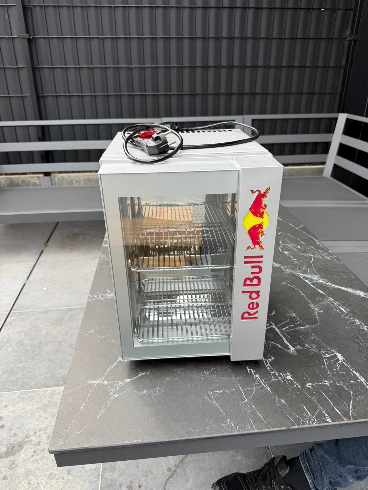 Redbull Mini koelkast, Ophalen