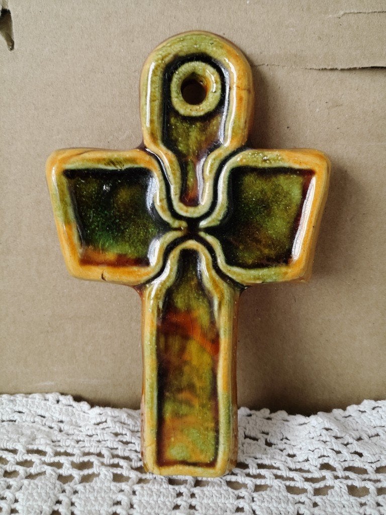 Vintage aardewerk kruisbeeld Art deco stijl 12cm wandkruisje, Ophalen of Verzenden, Zo goed als nieuw, Overige typen, Christendom | Katholiek