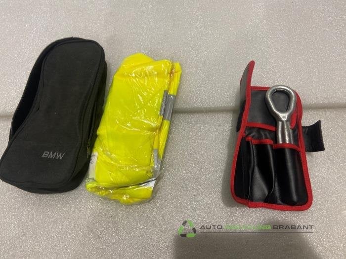 Kit d'outils d'un BMW 5-Serie, -, 3 mois de garantie, Utilisé, -