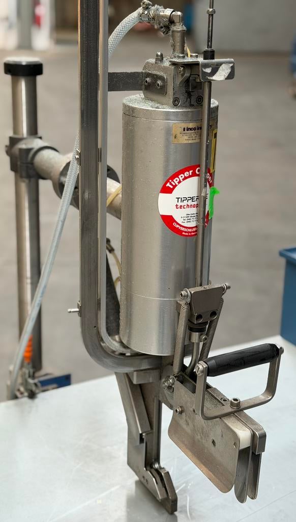 Clipsmachines op tafel, Enlèvement