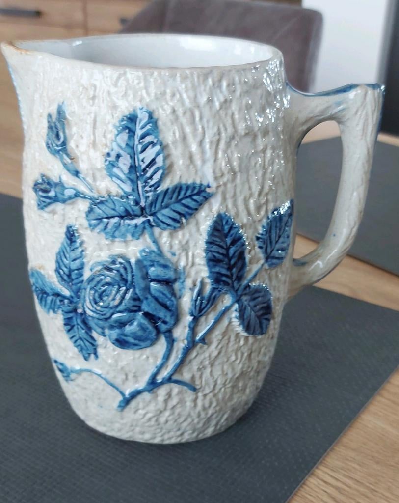 Cruche ancienne en poterie blanche d'Utica., Enlèvement