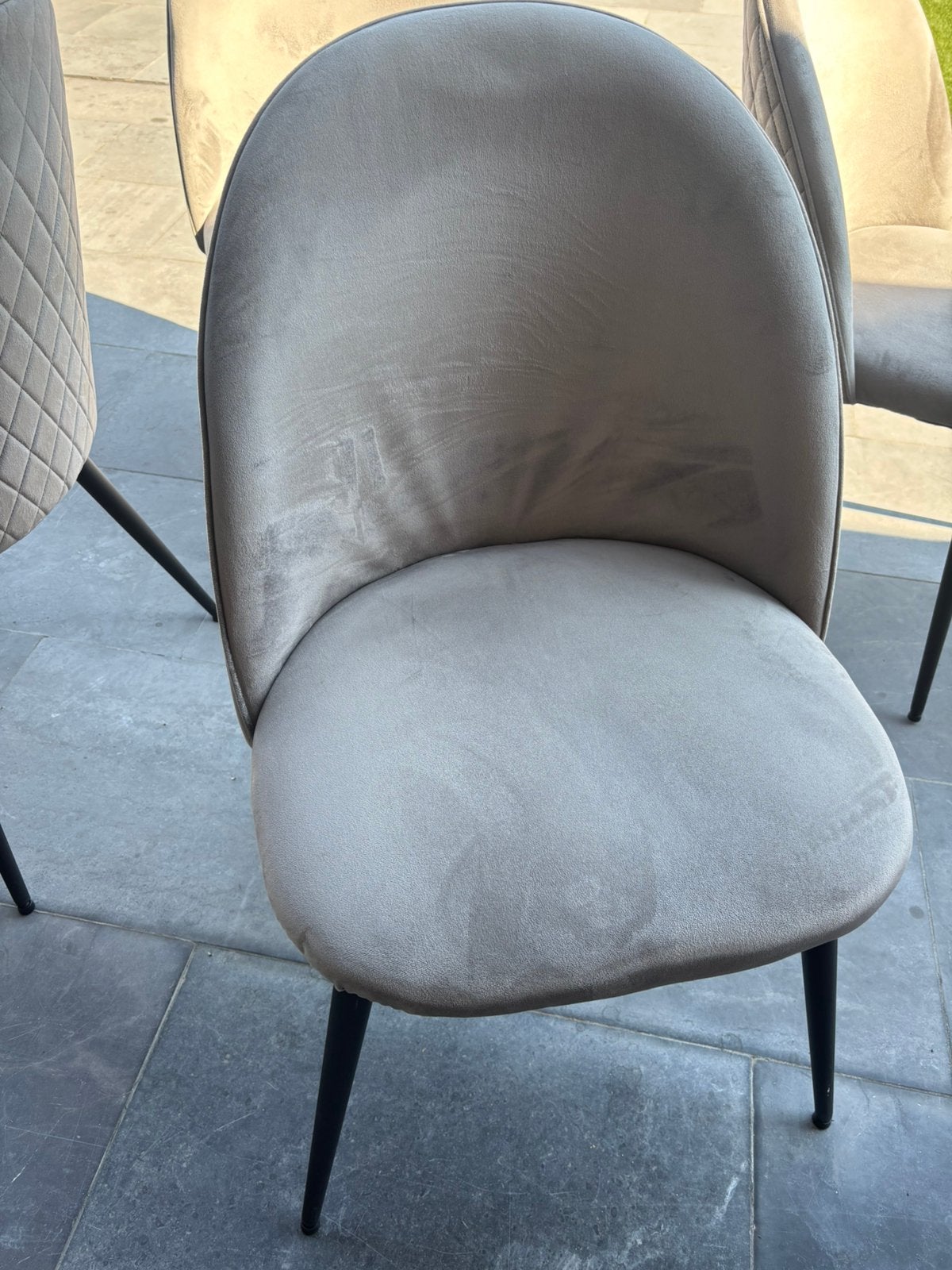 4 lichtgrijze velvet keuken stoelen te koop, Huis en Inrichting, Fauteuils, Ophalen, Zo goed als nieuw