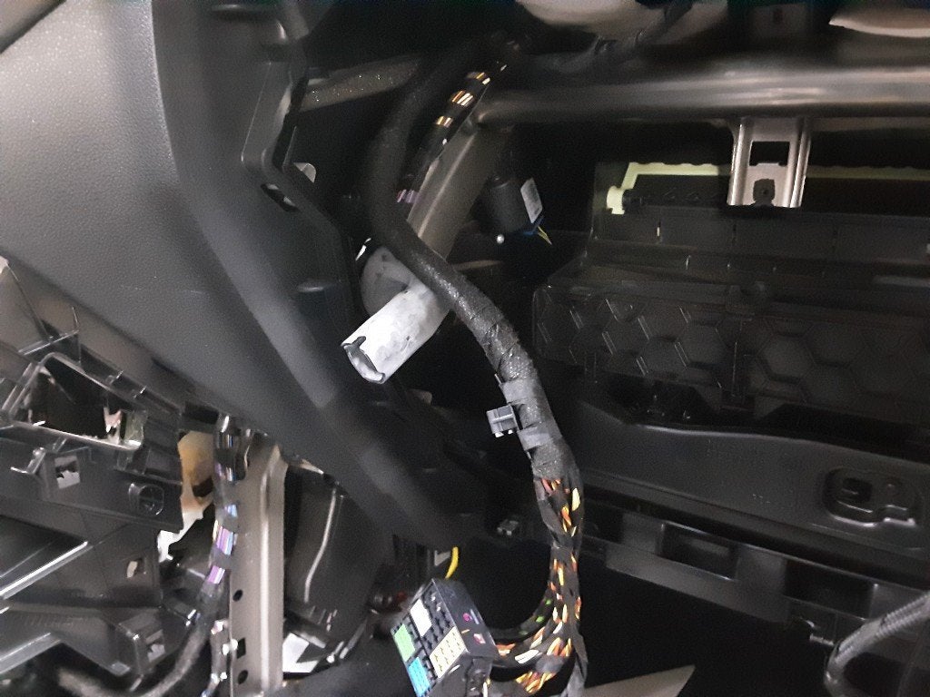 KACHELRADIATEUR Volkswagen Tiguan (AD1) (01-2016/03-2022), Gebruikt, Volkswagen