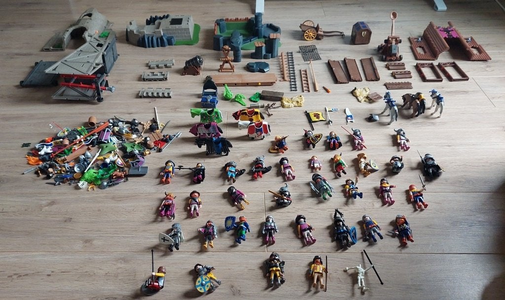 château playmobil 35 chevaliers, 9 chevaux et accessoires, Enfants & Bébés, Enlèvement ou Envoi, Comme neuf