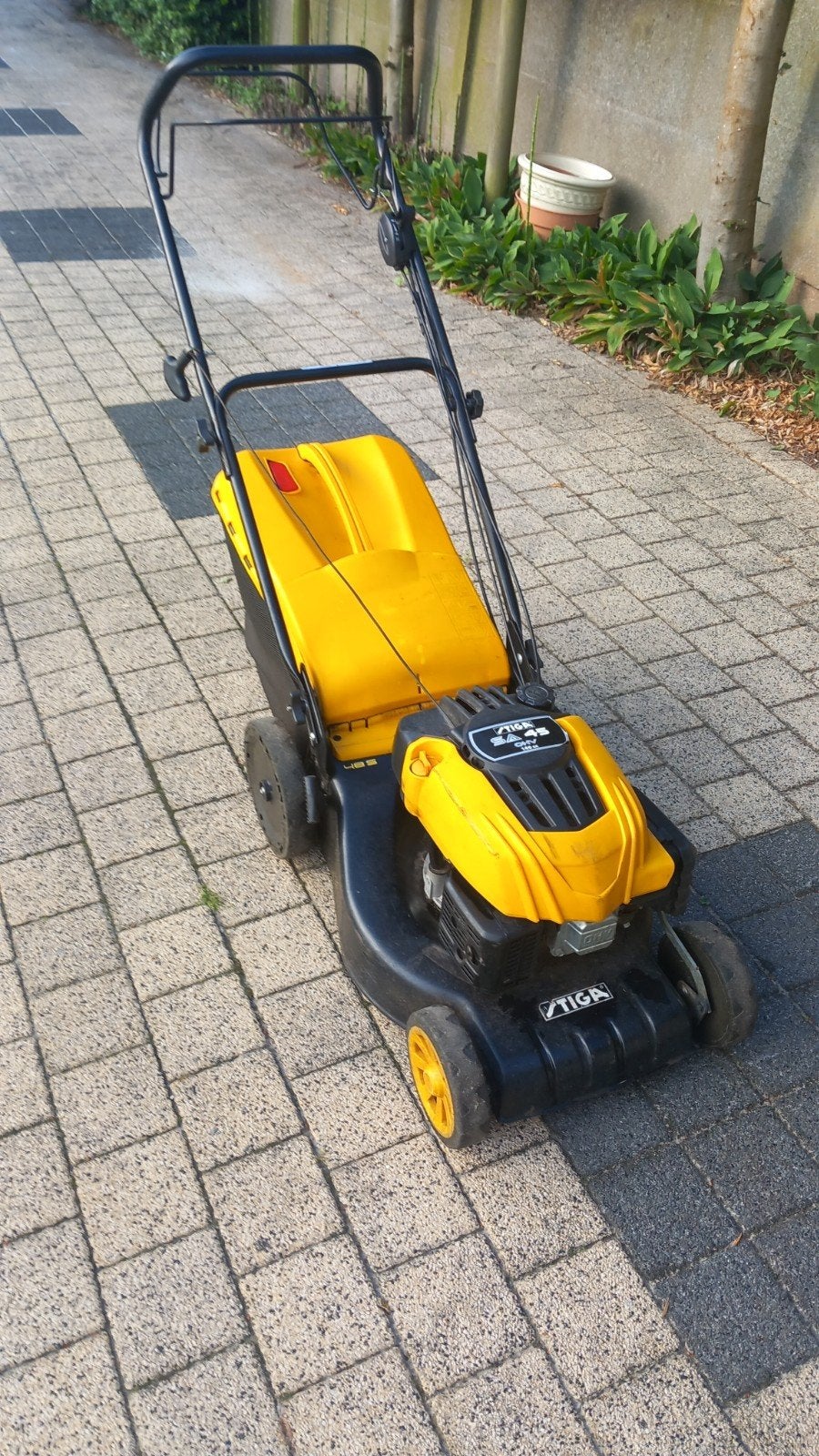 Benzine grasmachine Stiga maaibreedte 45 cm, Tuin en Terras, Grasmaaiers, Ophalen