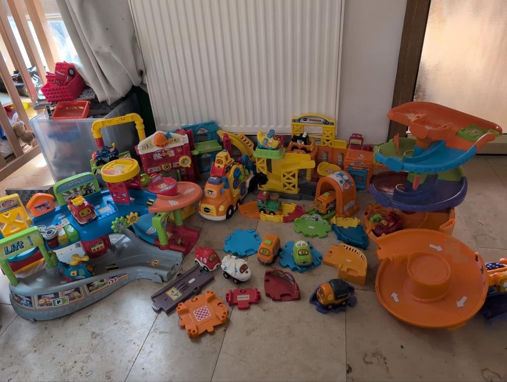 vtech toetoet auto's met 34 auto's, Ophalen, Gebruikt
