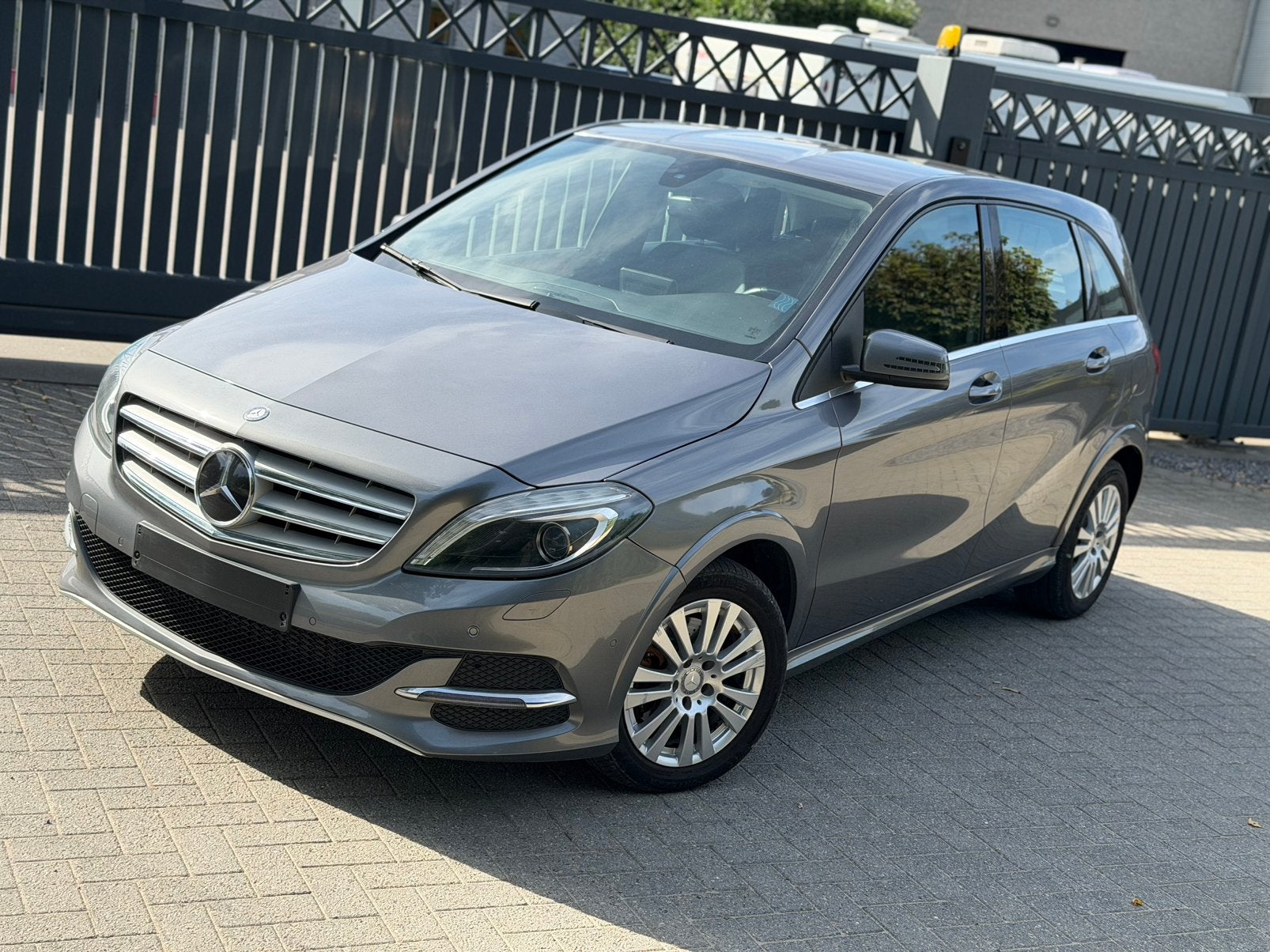 Mercedes B200 benzine cng **Automaat, Autos, Mercedes-Benz, Cuir, Argent ou Gris, Achat, Berline