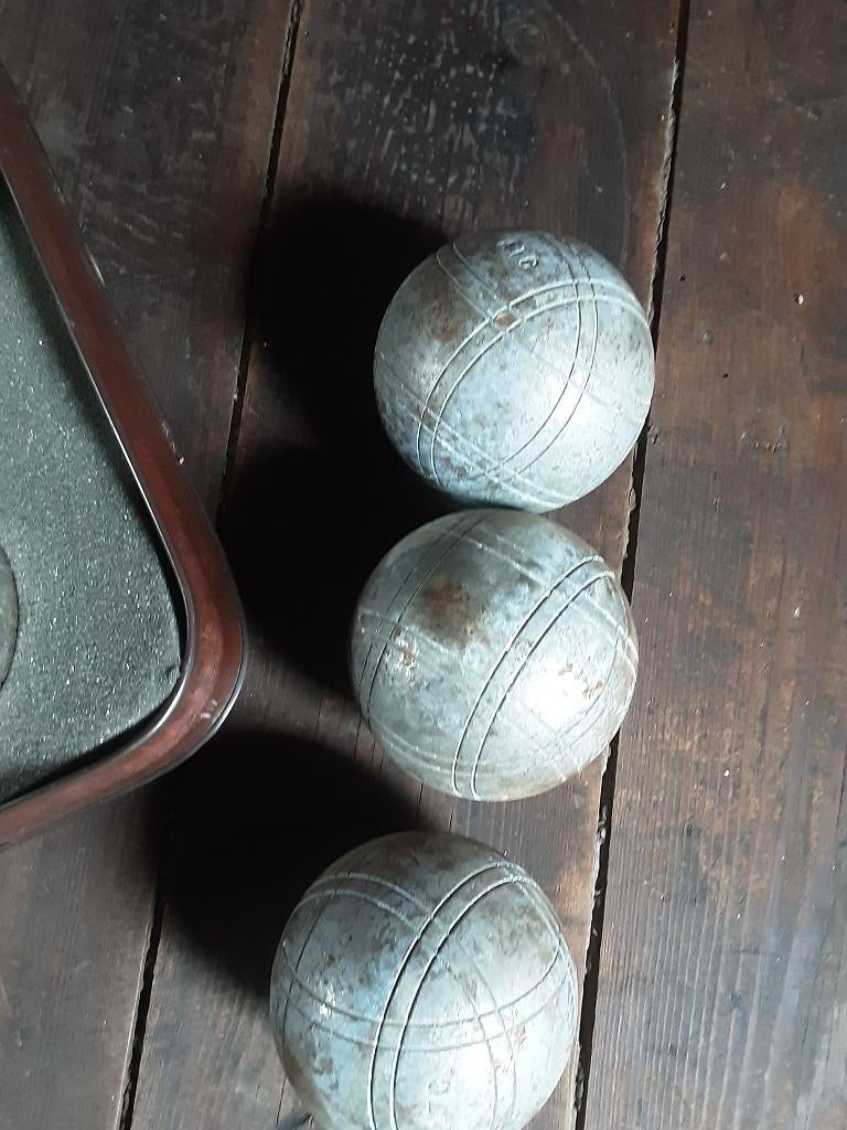 Valise met petanque ballen obut, Ophalen