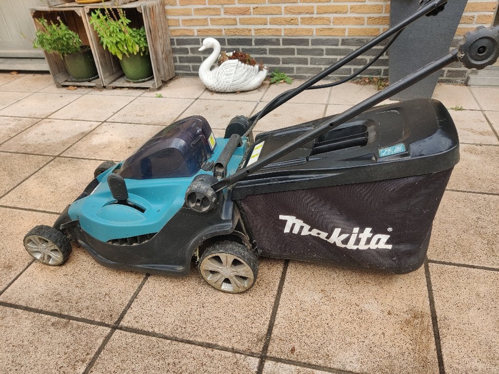 Makita DLM431 grasmaaier 43cm - gebruikssporen, Tuin en Terras, Grasmaaiers, Ophalen, Cirkelmaaier, Gebruikt, Accu-grasmaaier