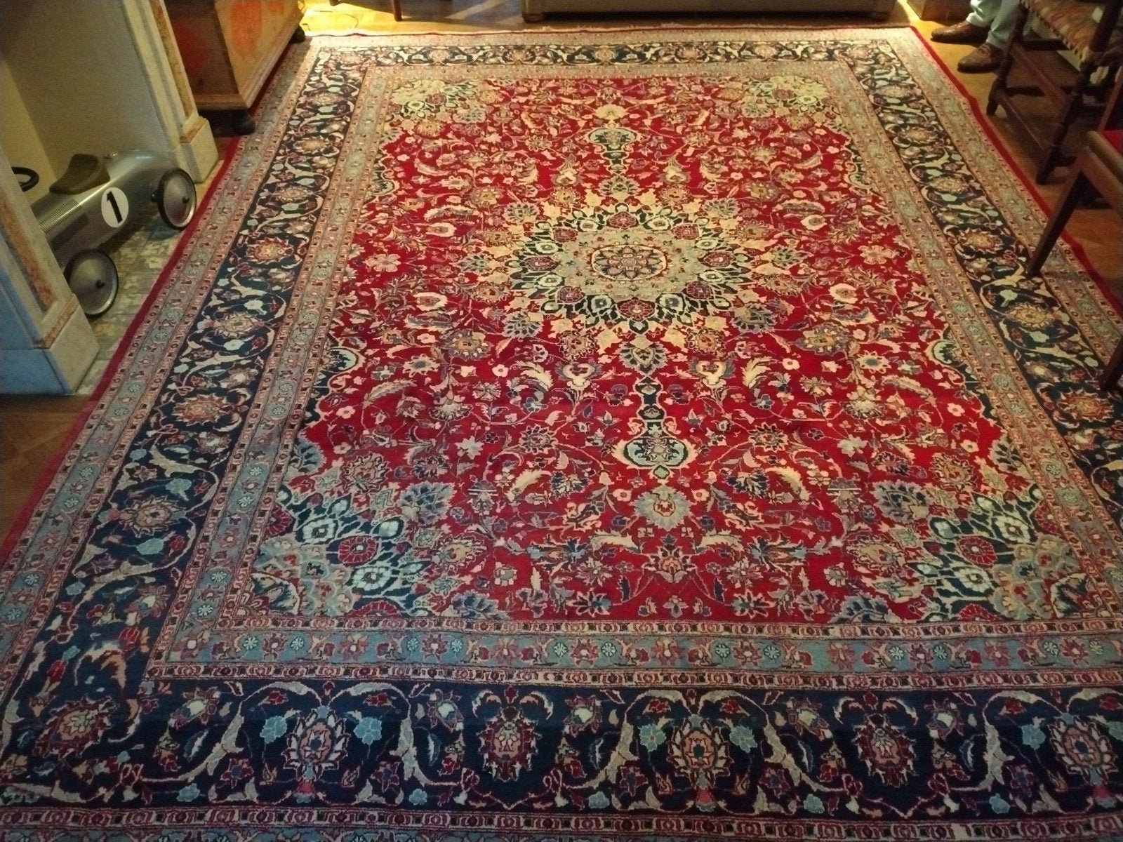 Persian hand knotted carpet in good state, 385 x 285 cm, Huis en Inrichting, Stoffering | Tapijten en Vloerkleden, Ophalen