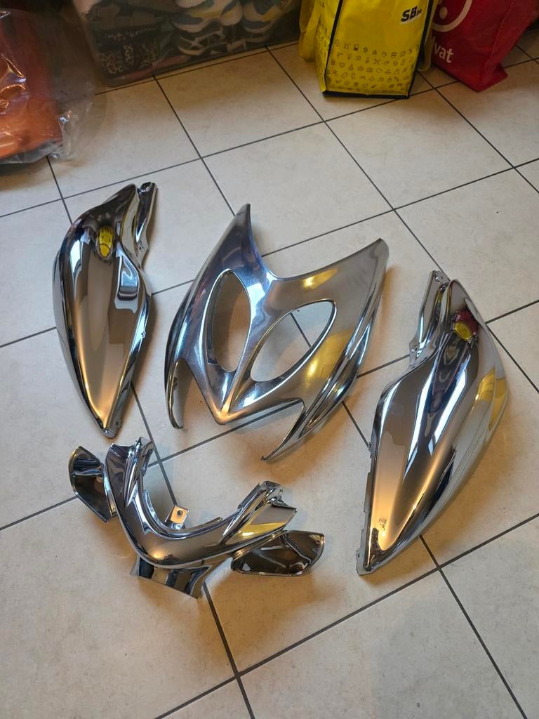Aerox / Nitro Chrome kappen NIEUW (origineel yamaha), Fietsen en Brommers, Ophalen of Verzenden, Nieuw