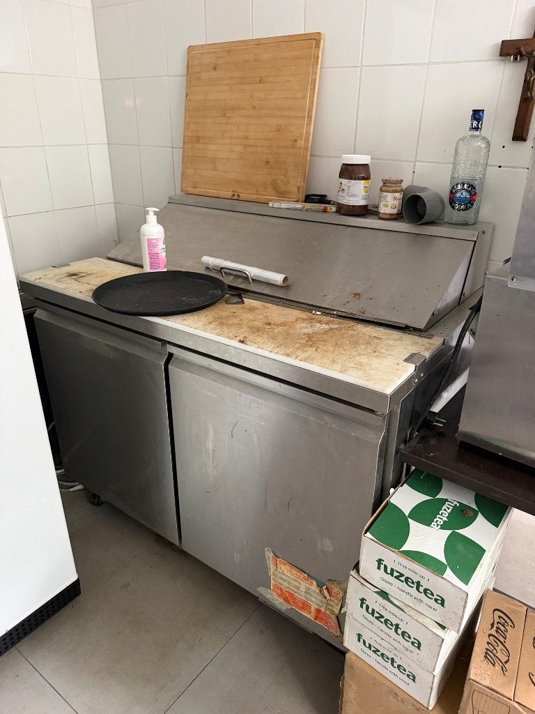 professionele gekoelde pizzawerkbank / saladette, Enlèvement, Utilisé, Refroidissement et Congélation