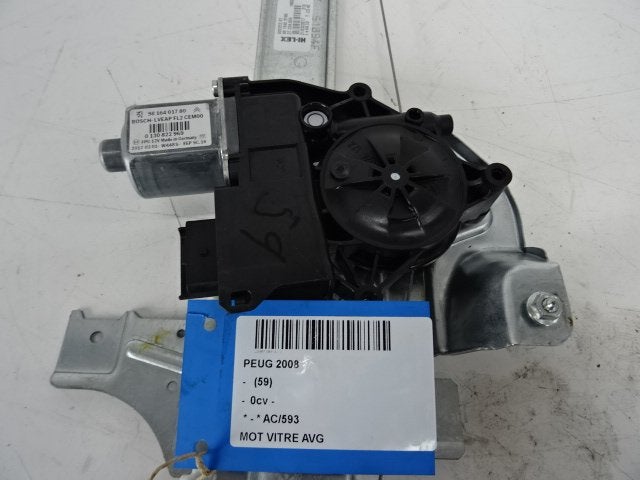 MOTEUR LEVE VITRE ELECTRIQUE AVANT GAUCHE Peugeot 2008 (CU), Utilisé, Avant, Peugeot