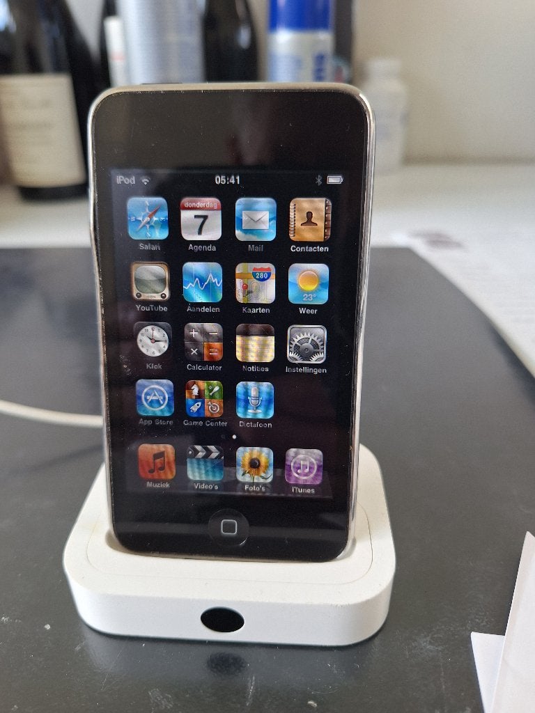 Apple Ipod 8 gb touch 2nd generation plus docking station, Ophalen, Gebruikt, Touch, Zilver