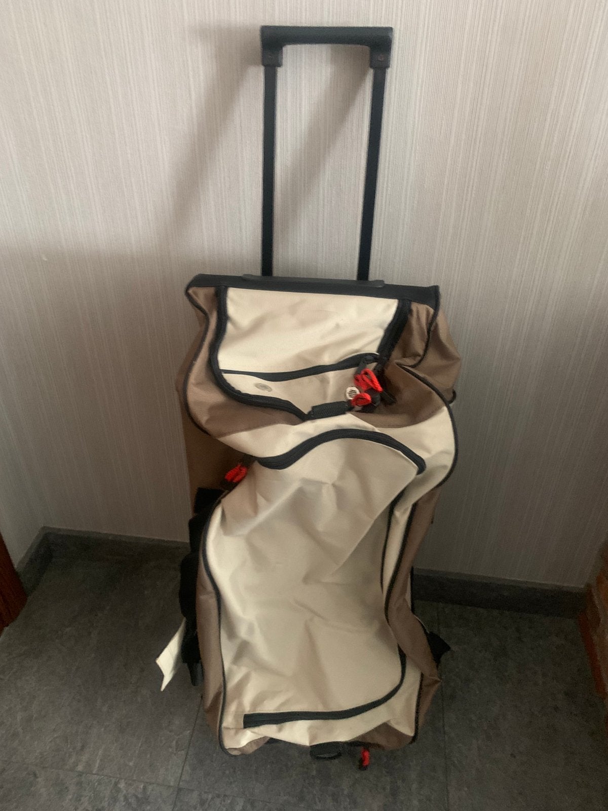 Nieuw reistas op wieltjes en rugzak, Ophalen, Nieuw, Beige, Wieltjes