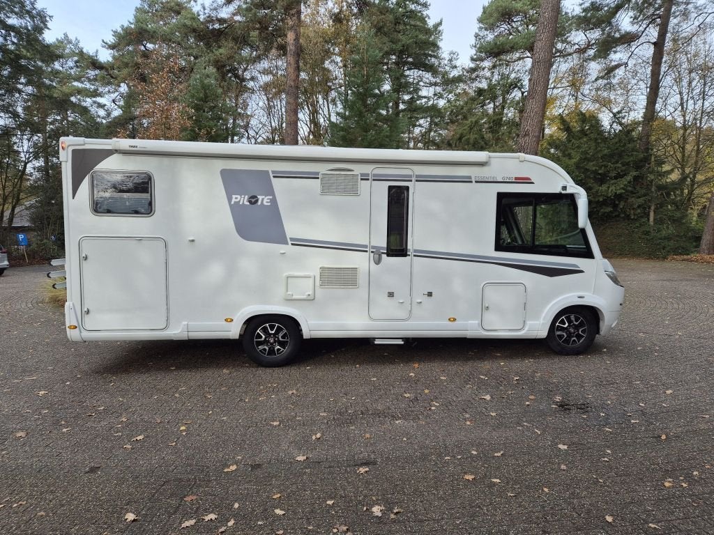 Pilote Essentiel G 740 AUT. 9-T TWINBED TV Solar, Bedrijf, Overige merken, Integraal