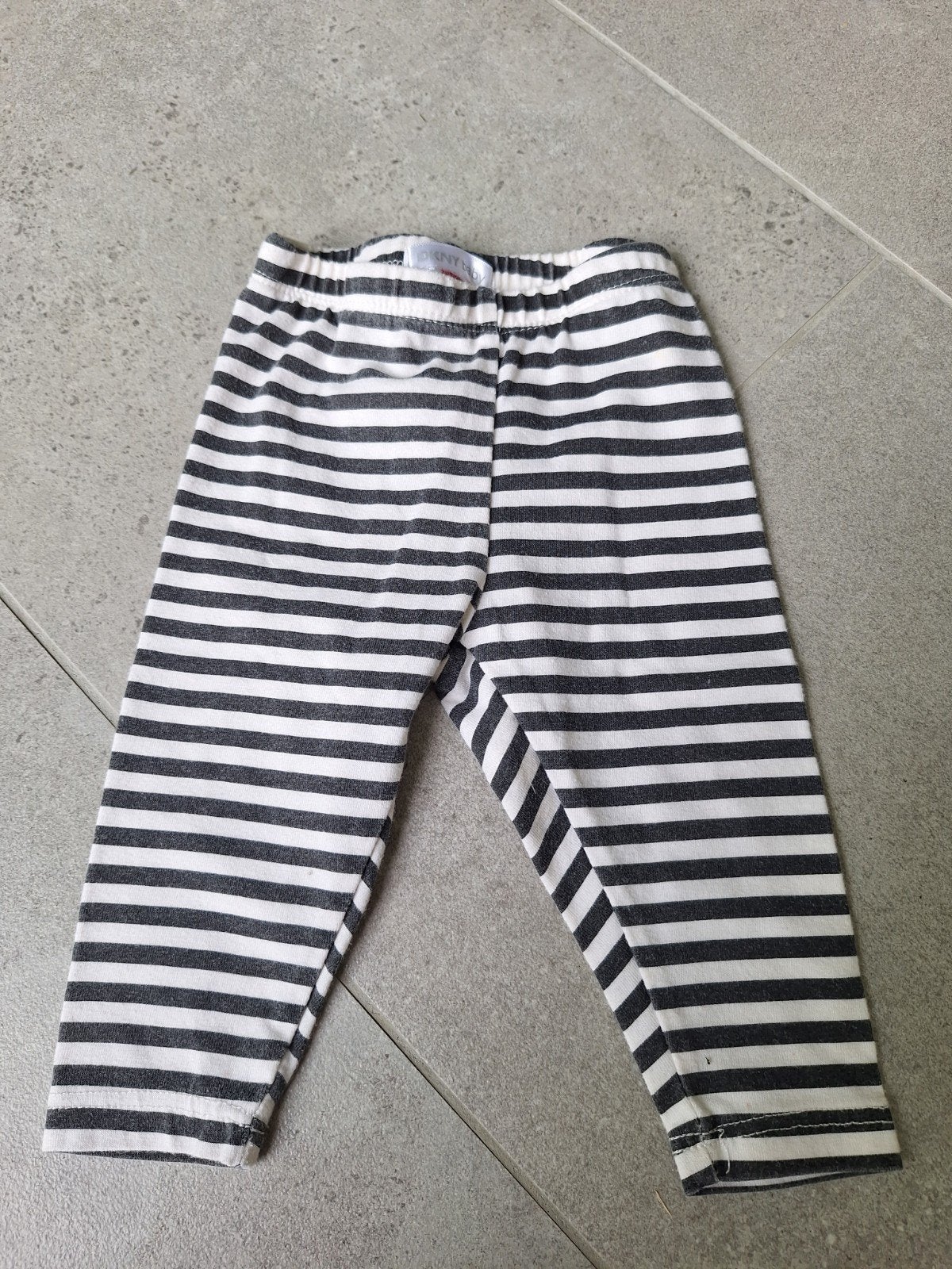 Broekje - 0/3 maanden - DKNY, Enlèvement, Comme neuf, DKNY., Pantalon