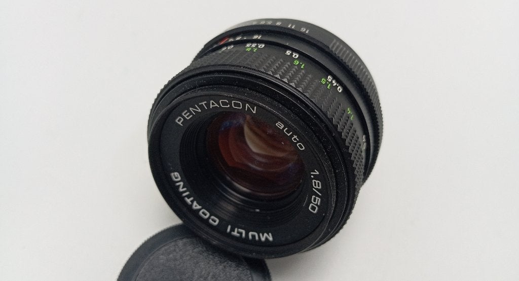 OBJECTIF PHOTO PENTACON AUTO 1.8/50 prise M42, Enlèvement ou Envoi, Comme neuf
