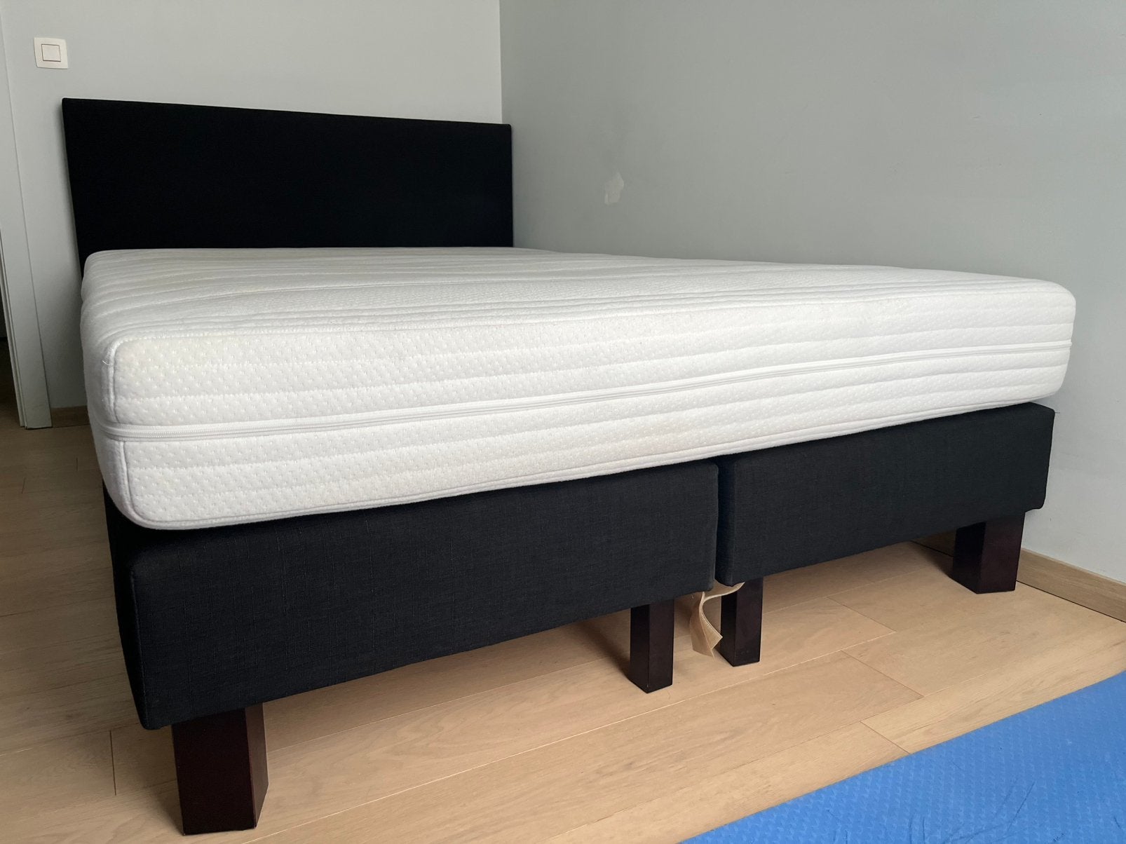 Zwarte boxspring tweepersoonsbed 140x220 +matras +hoofdbord, Ophalen, Gebruikt, Zwart, Tweepersoons