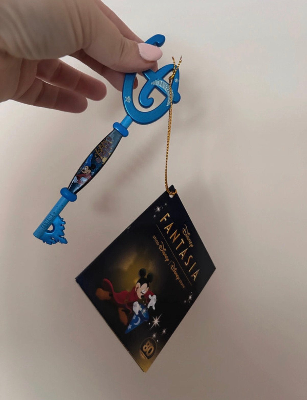 Disney Fantasia Mickey sleutel – 80 Years Anniversary, Verzamelen, Ophalen of Verzenden, Mickey Mouse, Nieuw, Overige typen