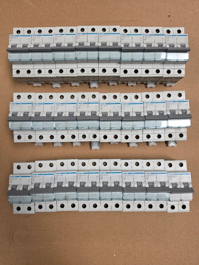 24x Hager 20A 2P automaten / plong, Doe-het-zelf en Bouw, Ophalen, Zo goed als nieuw, Overige typen