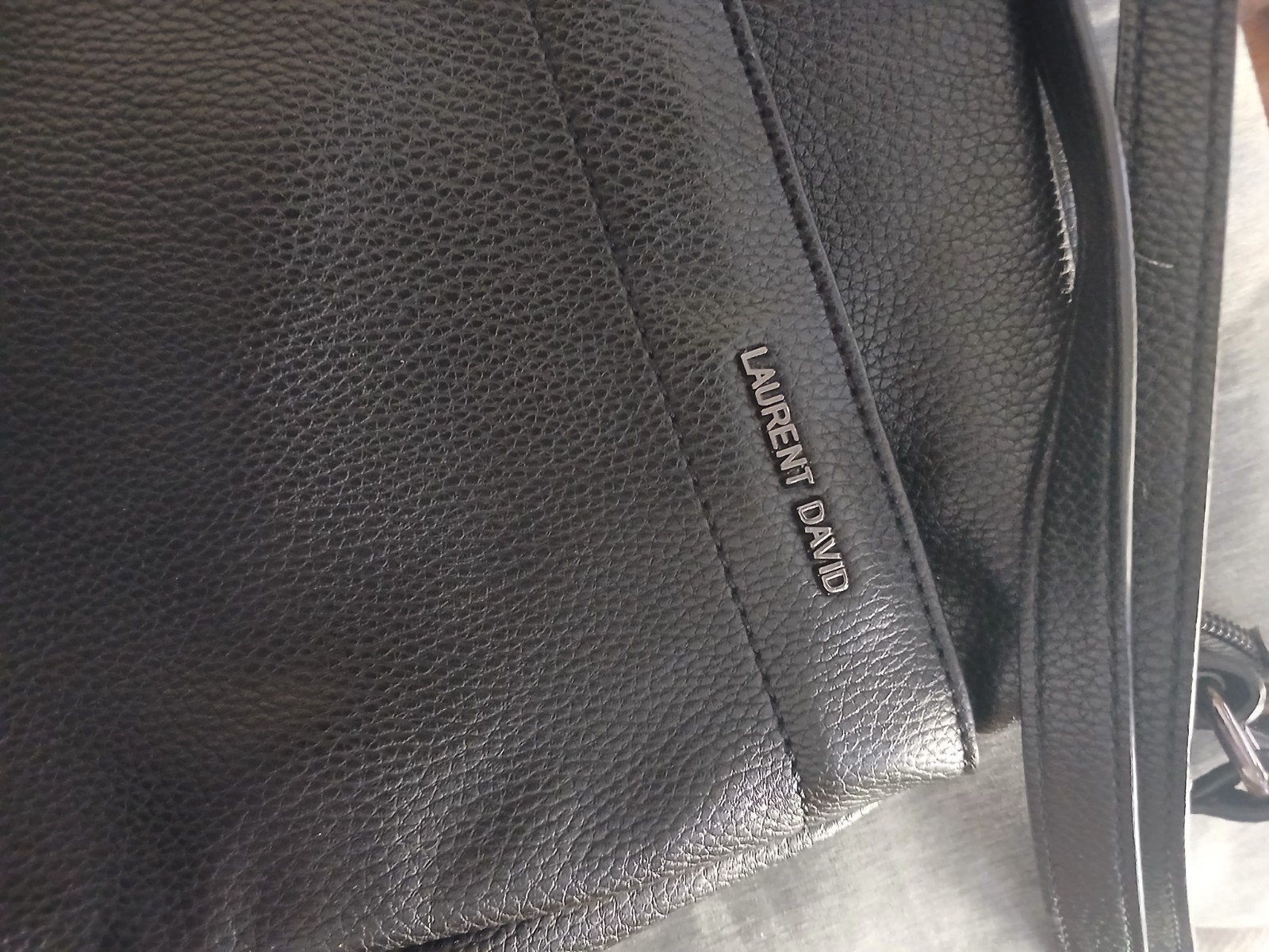 Petit sac a main multipoches  type Laurent David, Bijoux, Sacs & Beauté, Enlèvement