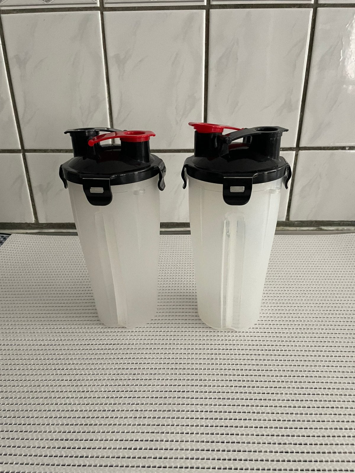 Shakers, Enlèvement