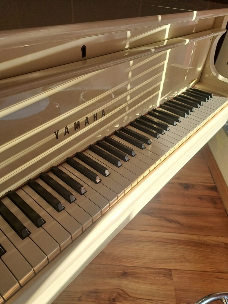PIANO YAMAHA G2, Muziek en Instrumenten, Piano's, Gebruikt, Vleugel, Wit, Hoogglans, Ophalen of Verzenden