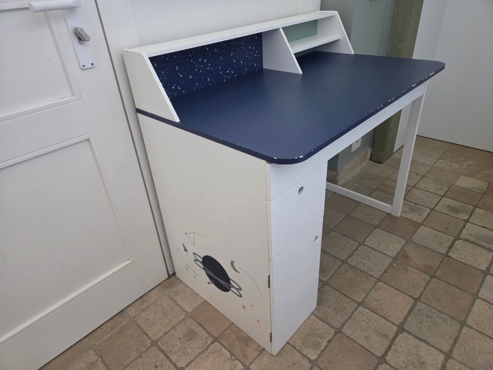 Bureau voor kinderen, gebruikt., Huis en Inrichting, Bureaus, Ophalen, Met lades, Gebruikt, 100 cm