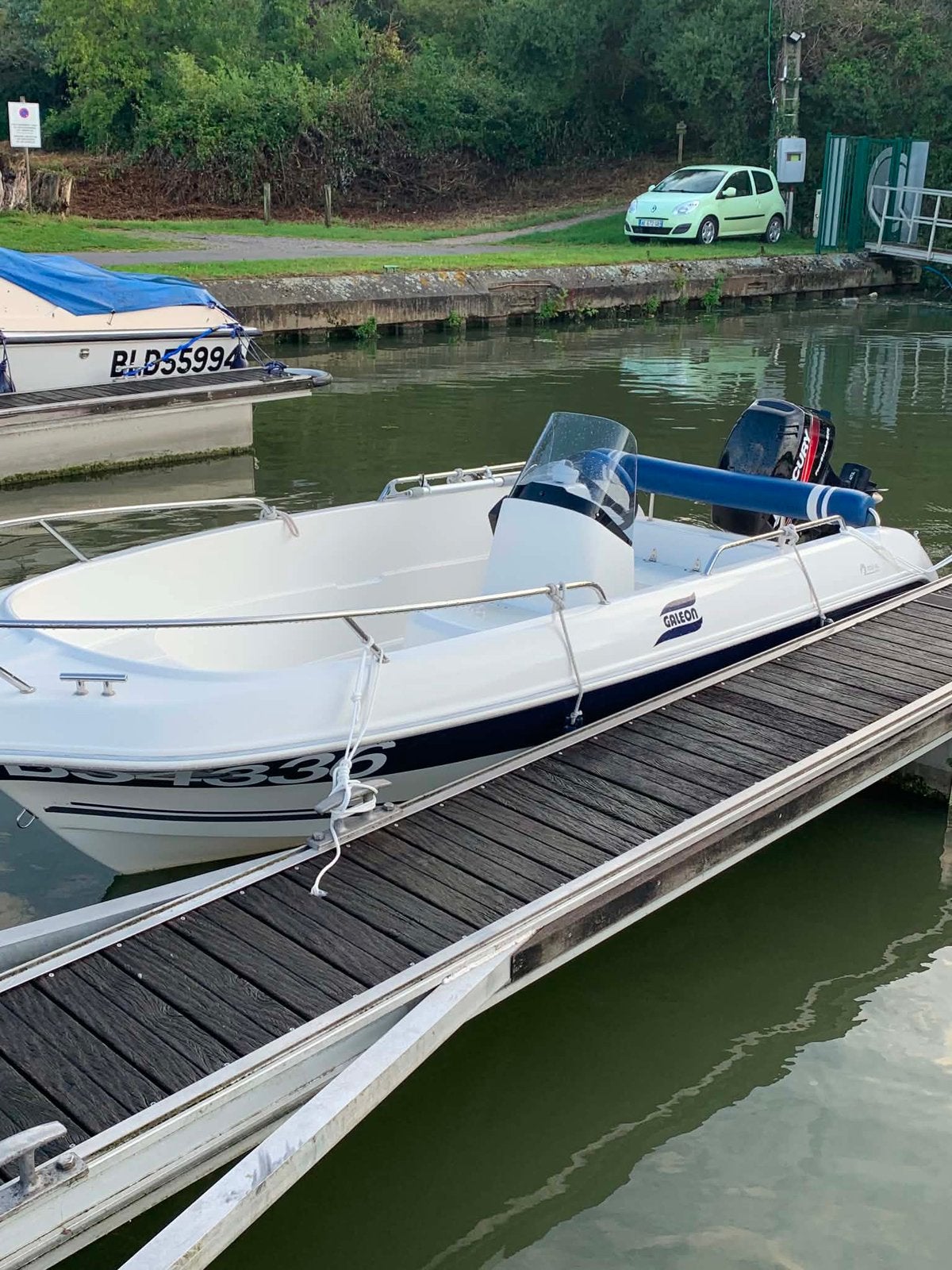 Motorboot Galeon 4,4 met Mercury 40pk + trailer en kussenset, Sports nautiques & Bateaux, Bateaux à moteur & Yachts à moteur, Ensemble de coussins