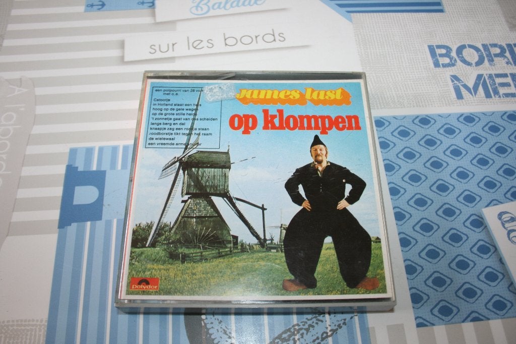 James Laatste vooraf opgenomen tape, Ophalen, Met banden