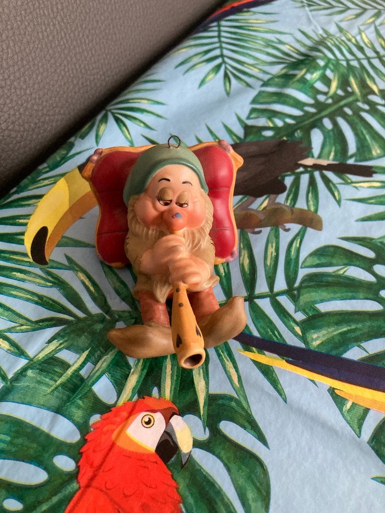 WDCC SNOW WHITE Sleepy ( sneeuwwitje ) ornament, Verzamelen, Ophalen of Verzenden, Sneeuwwitje of Doornroosje, Beeldje of Figuurtje