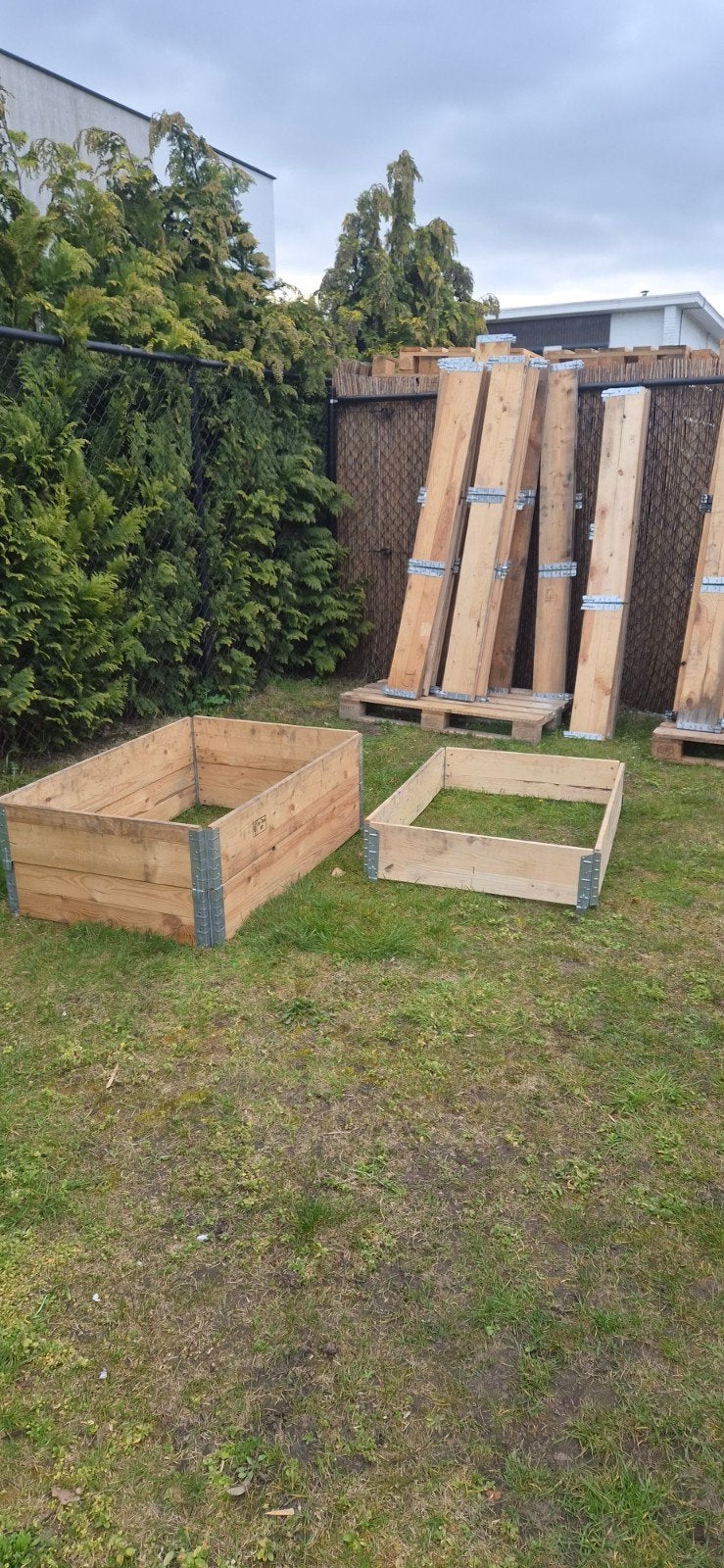 Kleine en grote opzetranden, palletranden, moestuinbakken., Enlèvement, Bois