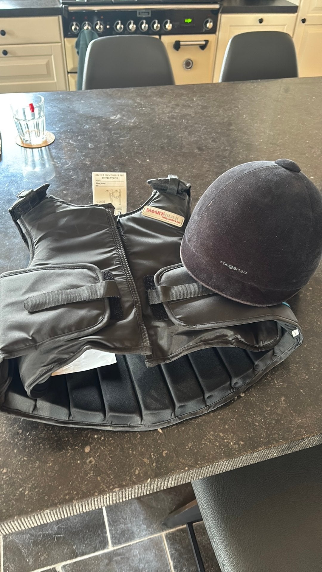 tok / cap + body protector, Dieren en Toebehoren, Ophalen, Zo goed als nieuw