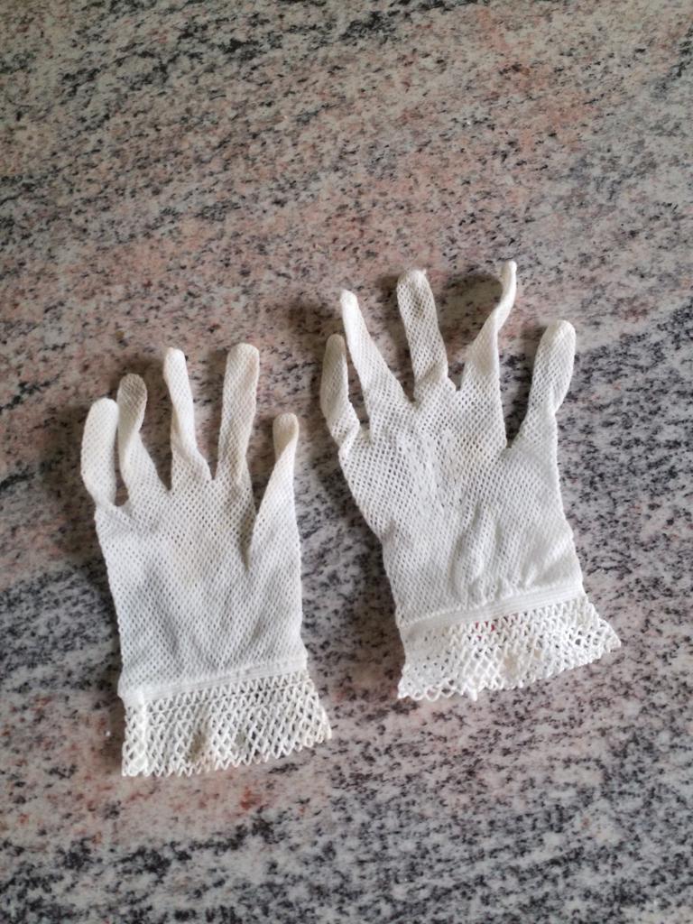 Petits gants en dentelle, Enfants & Bébés, Vêtements de bébé | Bonnets, Écharpes & Moufles, Enlèvement, Comme neuf, Fille