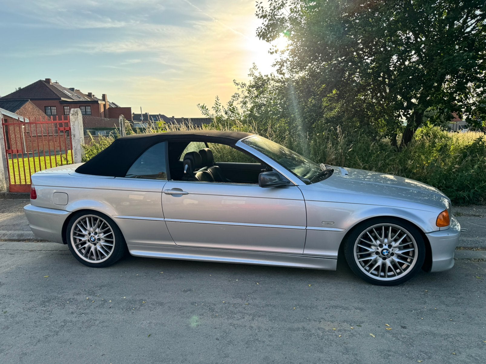 330ci moteur cassé, Autos, BMW, Particulier, Série 3, Essence, Cabriolet, 2 portes, Boîte manuelle, Argent ou Gris, Noir, Cuir