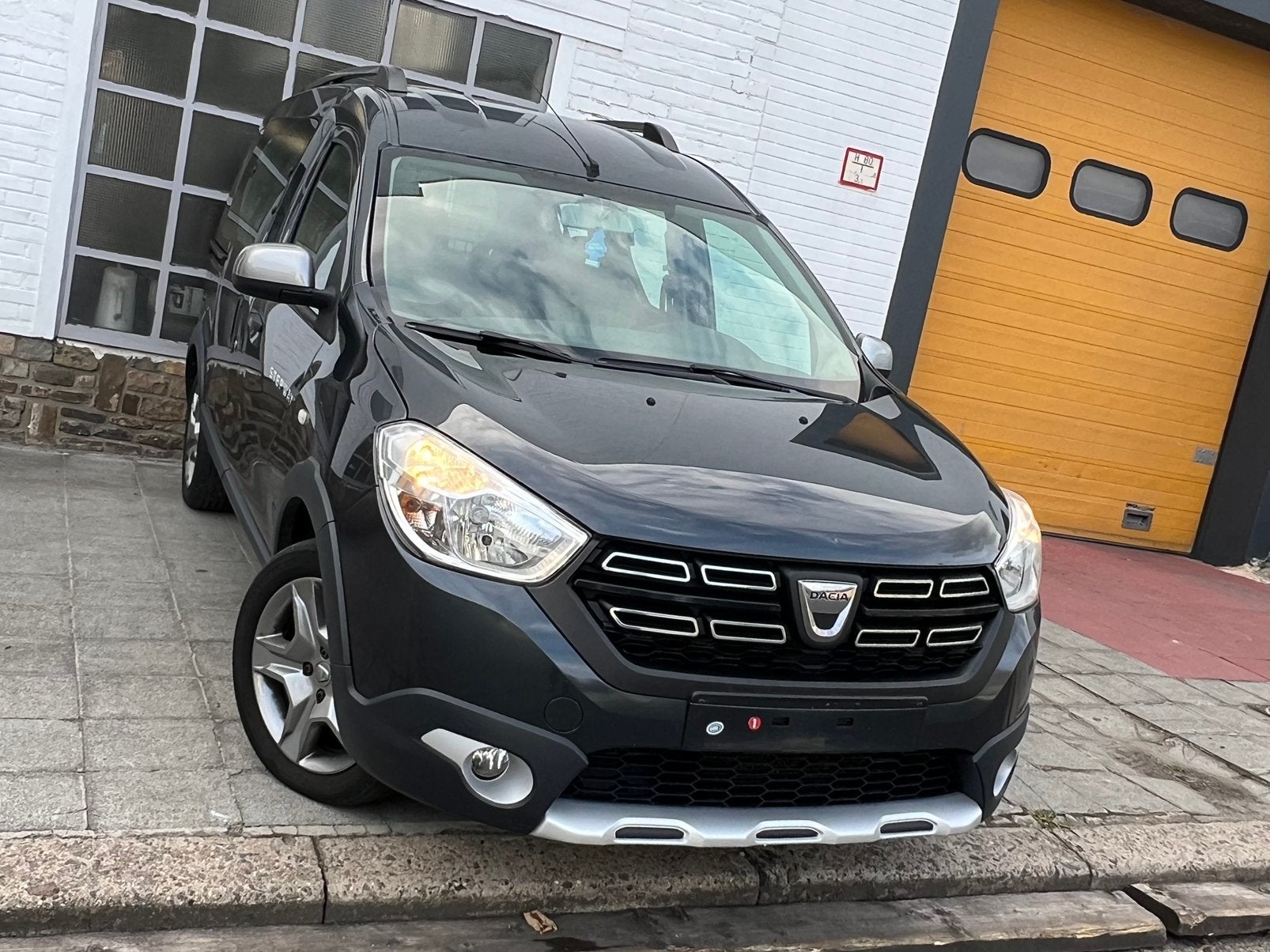Daci Dokker 5 PLaces 2018année 1.2essence 85kw 0032478767323, Auto's, Voorwielaandrijving, Euro 6, 4 cilinders, Bedrijf