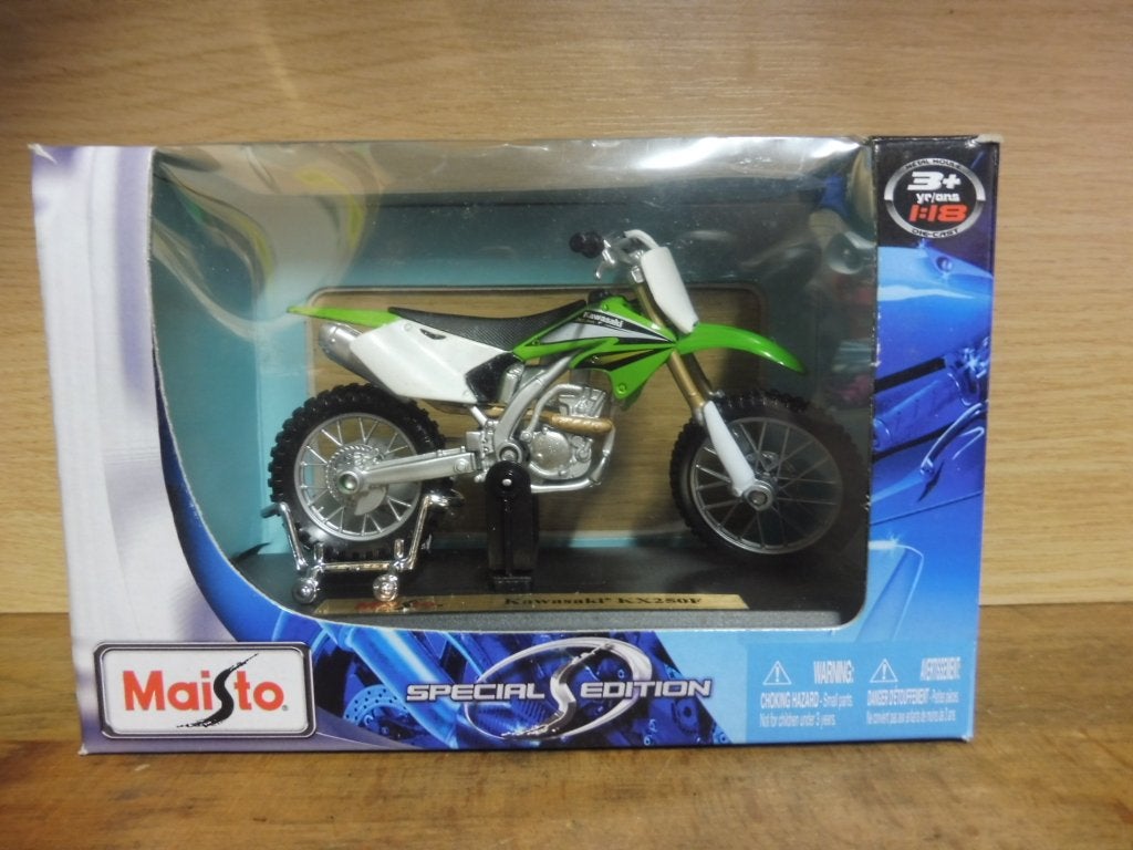 1:18 Maisto moto Kawasaki KX250F enduro groen, Enlèvement ou Envoi, Comme neuf, Moteur, Maisto