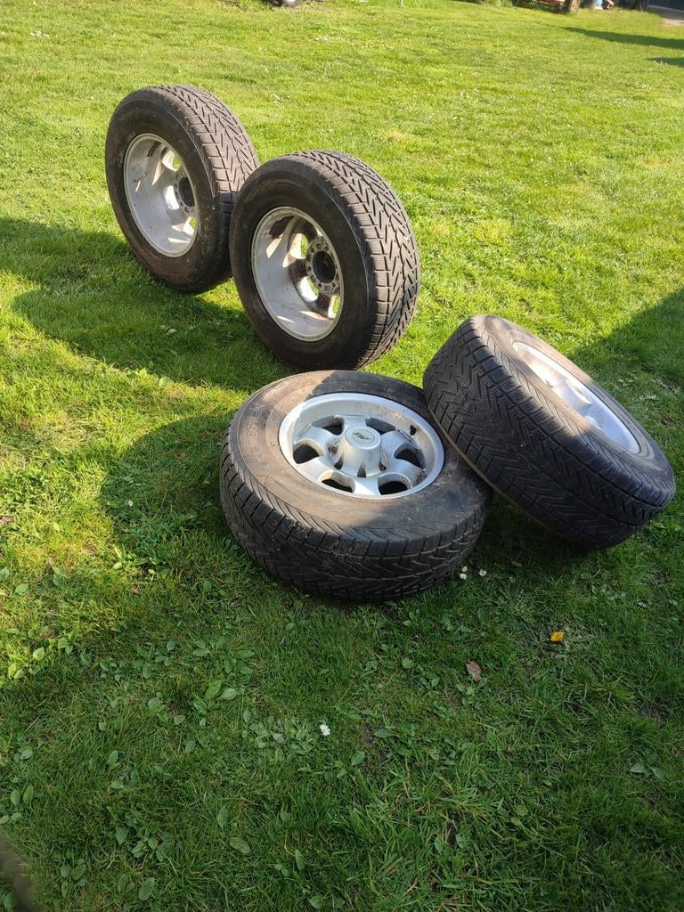 Pneus et jantes alu hyundai terracan, Enlèvement, Pneu(s)