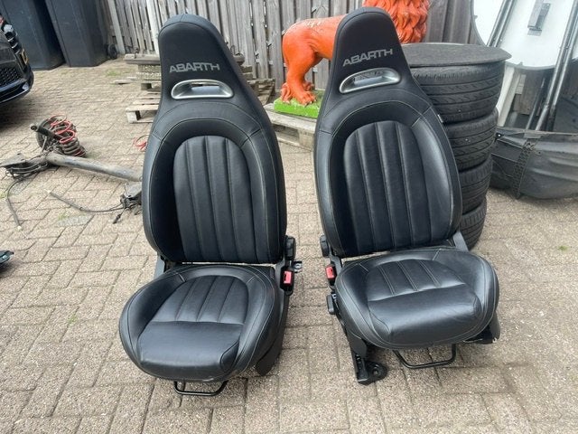 INTERIEUR zwart leder Abarth 500 / 595 / 695 (01-2008/-), Auto-onderdelen, Interieur en Bekleding, Taurusavenue 1
2132 LS  Hoofddorp, NL