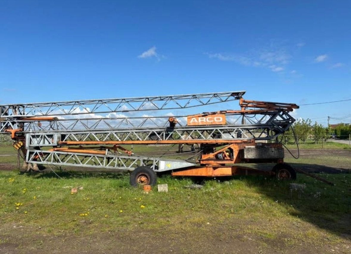 Goedwerkende Arcomet bouwkraan met nieuwe draaikrans, Ophalen, Gebruikt