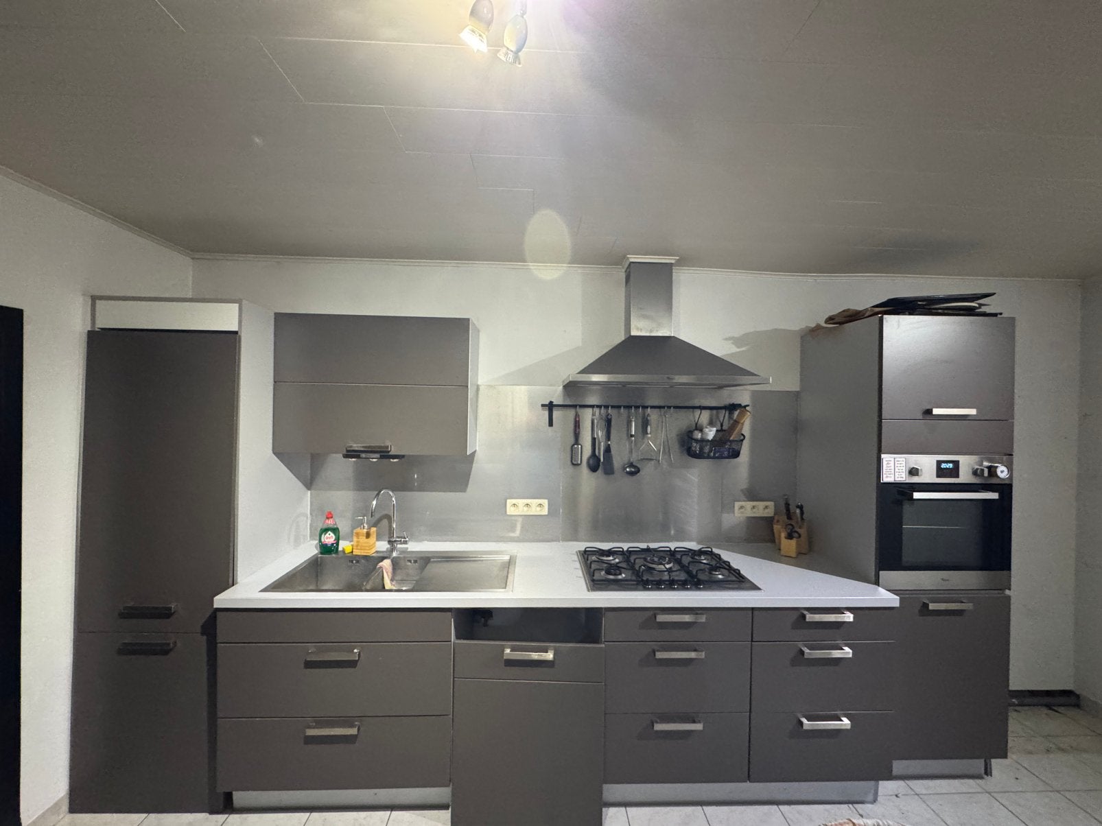Complete keuken inclusief gasvuur, oven en dampkap, Huis en Inrichting, Ophalen, Zo goed als nieuw