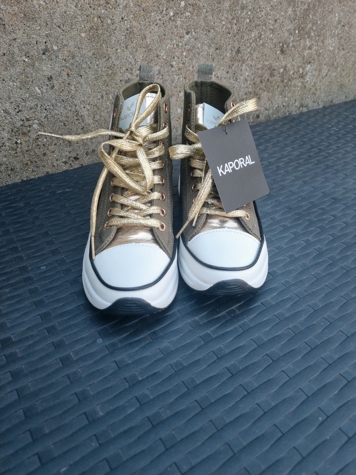 Sneakers maat 39, niet gedragen, Kinderen en Baby's, Babykleding | Schoentjes en Sokjes, Ophalen